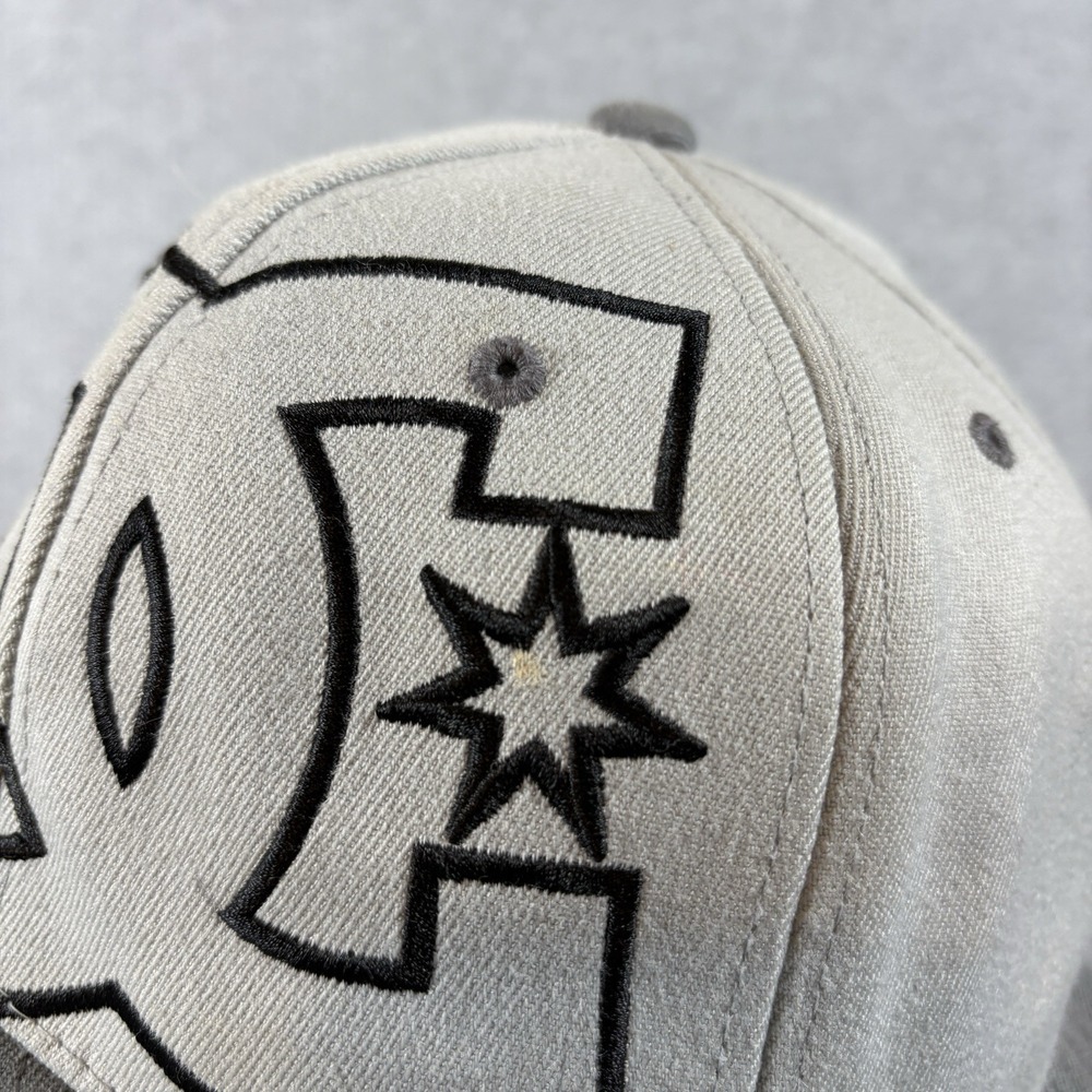 DC Shoes Hat Cap 210 Fitted Flexfit Grey Big Logo Skater Y2K S/M 6 7/8-7 1/4 - Picture 3 of 10